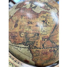 L'art de la cartographie haut de gamme dans un globe Zoffoli 100 cm : une fenêtre élégante et détaillée sur le monde.