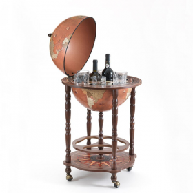 Le globe bar Petra Zoffoli : une touche d'histoire et d'élégance pour sublimer vos intérieurs, du vintage au moderne.