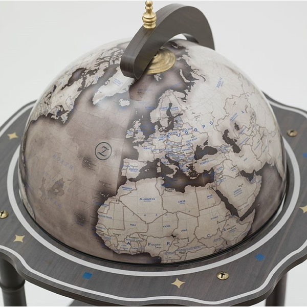 L'alliance du design contemporain et du savoir-faire Zoffoli : le globe Lapis, une pièce de qualité pour votre décor.